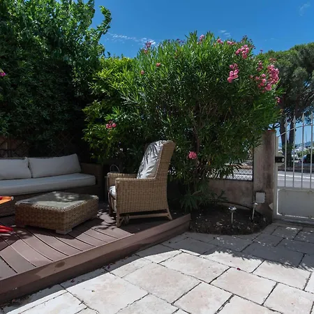 Large House With Garden Near The Sea בית נופש Saint-Raphaël