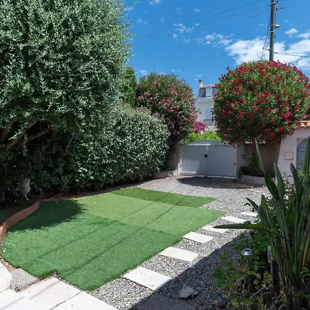 Large House With Garden Near The Sea בית נופש *